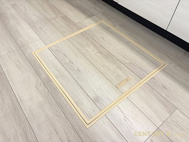 【設備】キッチン床下収納庫完備！普段使わないものをすっきり収納でき場所を有効活用できます