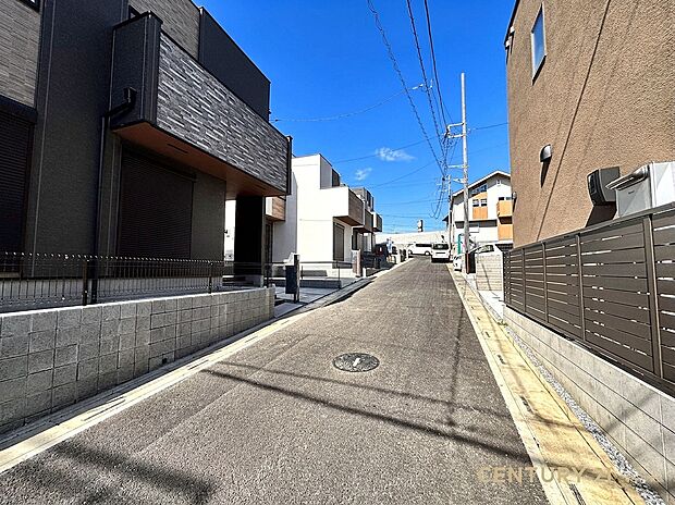 【現地外観】ゆったりとした雰囲気に包まれ、家族が心地よく過ごせる住宅地