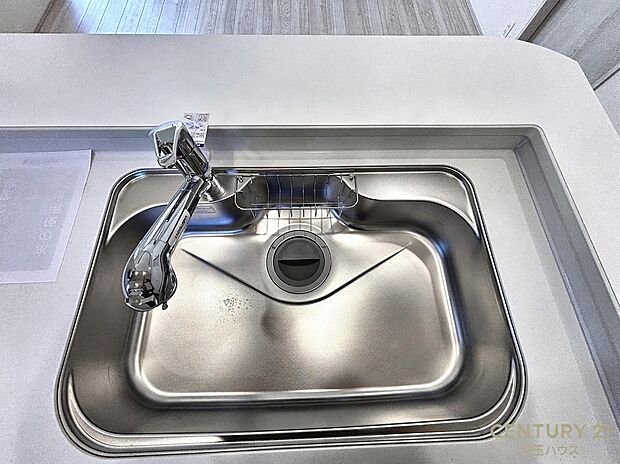 【設備】清潔で美味しい水がいつでも使える浄水器完備のキッチン