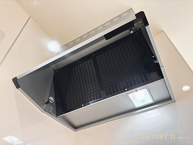 【設備】スタイリッシュなレンジフードはお手入れもラクラク