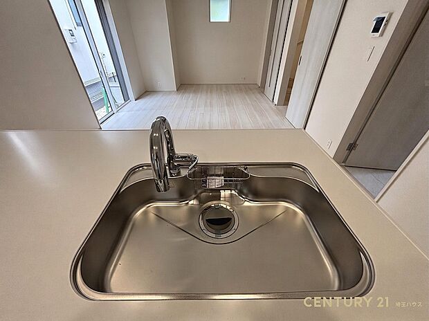 【設備】清潔で美味しい水がいつでも使える浄水器完備のキッチン