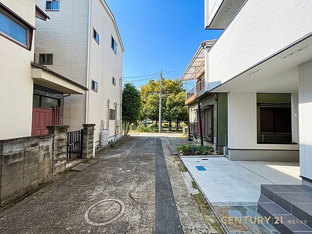 【現地外観】穏やかな空気が流れ、安心して暮らせる住宅環境が広がる街