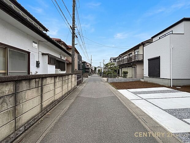 【現地外観】落ち着いた雰囲気の中で、家族がほっとできる暮らしやすい環境