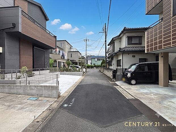 【現地外観】穏やかな空気が流れ、安心して暮らせる住宅環境が広がる街
