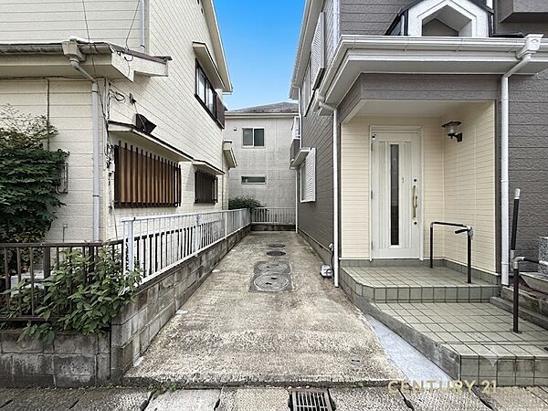【カースペース】2台駐車可能でセカンドカーをお持ちの方も安心！カーライフも快適に