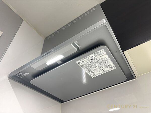 【設備】スタイリッシュなレンジフードはお手入れもラクラク