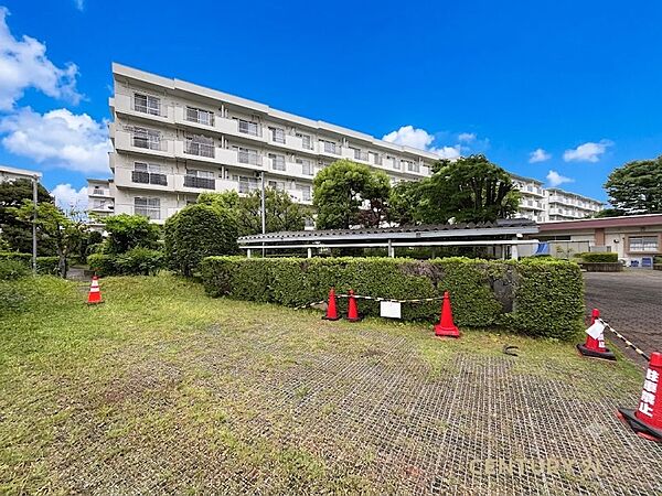 【現地外観】小学校徒歩3分の近さでお子さまにもうれしい住環境