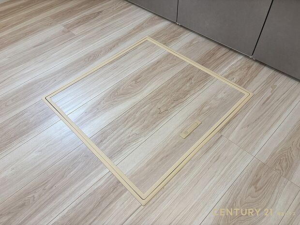 【設備】キッチン床下収納庫完備！普段使わないものをすっきり収納でき場所を有効活用できます