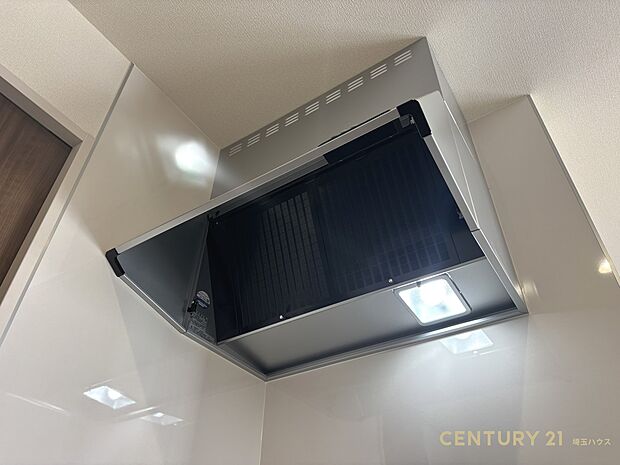 【設備】スタイリッシュなレンジフードはお手入れもラクラク