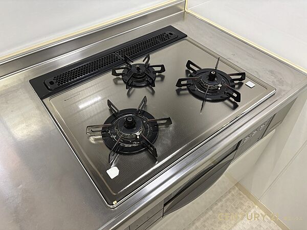 【設備】3口コンロで料理上手に！同時調理で食卓を彩る毎日が実現します