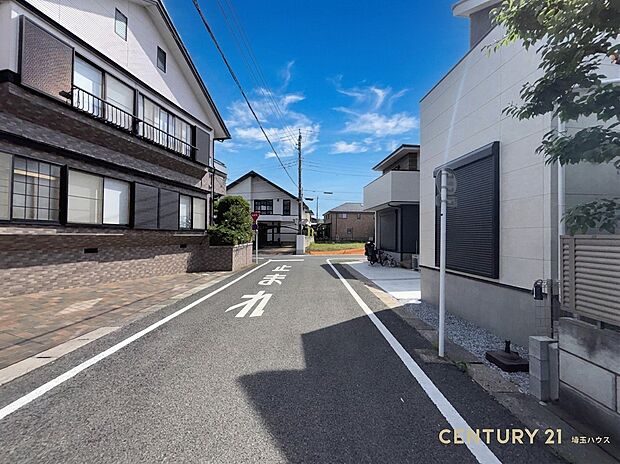 【現地外観】ゆったりとした雰囲気に包まれ、家族が心地よく過ごせる住宅地