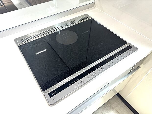 【設備】フラットで掃除もラクラク、美しさと機能性を兼ね備えたIHクッキングヒーター