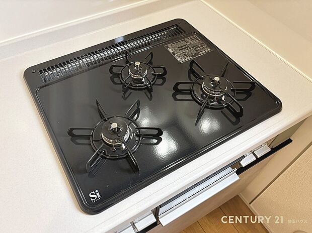 【設備】3口コンロで家族みんなの料理を同時に!賑やかな食卓をどうぞ