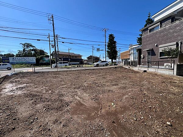 敷地を撮影。土地の形や建物配置をイメージしやすい一枚です！