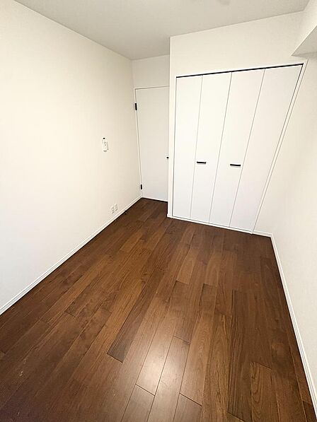 寝室や書斎、子ども部屋など幅広い用途に対応しやすい一室です。