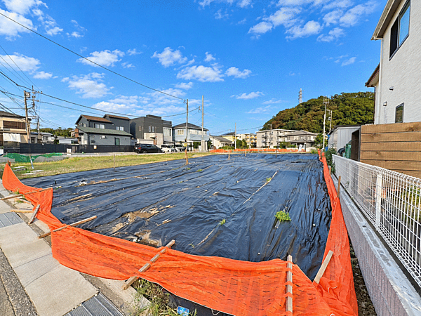 区画図より、西側接道からNO4,NO5区画を撮影しております。