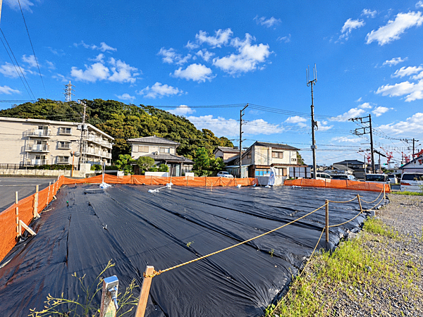 区画図より、北側接道からNO2区画に向けて撮影しております。