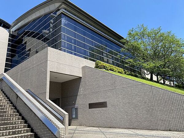東広島市立中央図書館 40m
