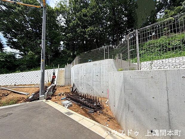 車通りが少なく、落ち着いた住環境が魅力です。