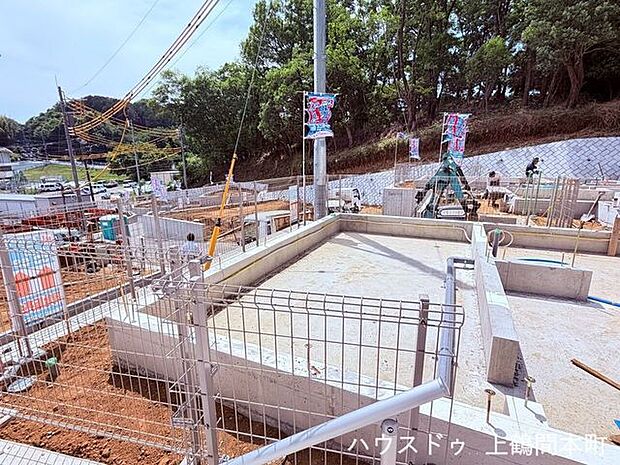 緑も多く、四季を感じながら暮らせる薬師台エリア。落ち着いた住環境が魅力の土地です。