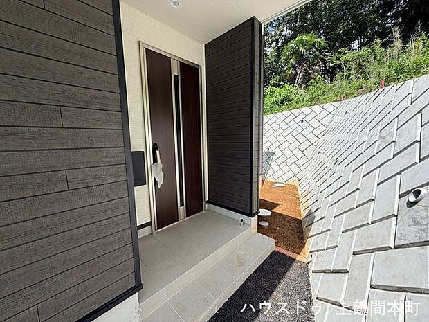 住まいの第一印象を彩る、明るく清潔感のある玄関です