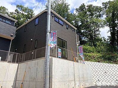 外観:自然のやすらぎと都市の利便性を兼ね備えた町田市薬師台。家族が安心して暮らせる住環境での住まい探しは、ハウスドゥ上鶴間本町へお気軽にご相談ください。 外観:自然のやすらぎと都市の利便性を兼ね備えた町田市薬師台。家族が安心して暮らせる住環境での住まい探しは、ハウスドゥ上鶴間本町へお気軽にご相談ください。