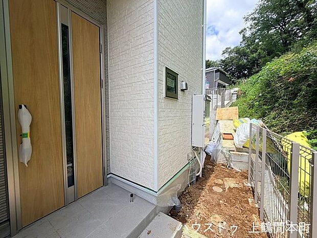 明るく清潔感のある玄関が住まいの第一印象を彩ります。