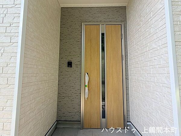 落ち着いた雰囲気が広がる上質な玄関です。