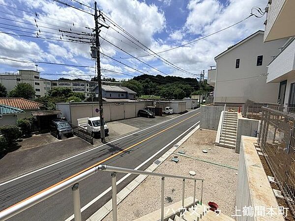 前面道路が広く、お車の出し入れもスムーズです。