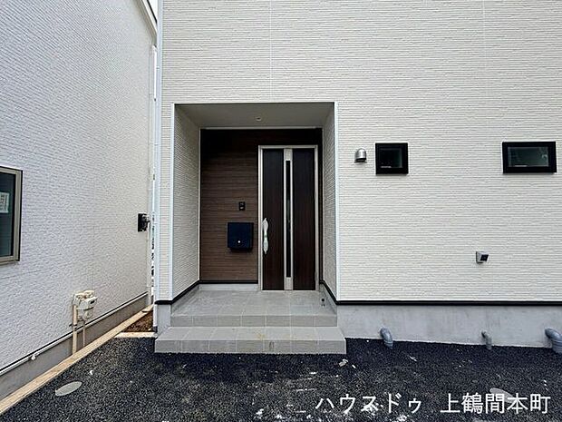 開放感のある玄関が住まいの第一印象を彩ります。