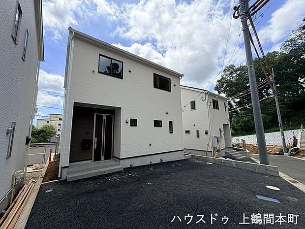 広々とした駐車スペースで車庫入れもスムーズです。