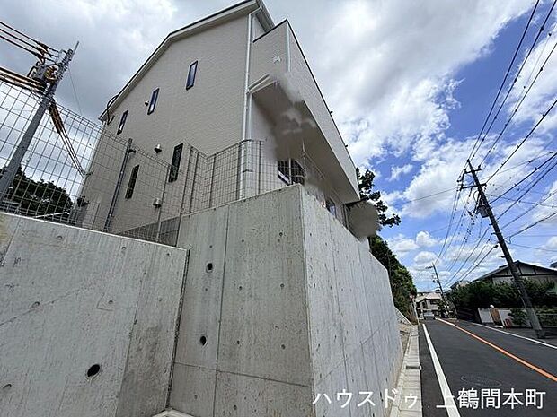 道路からの見映えも良く、存在感のある住まいです。