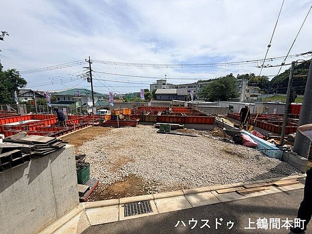 穏やかな街並みと豊かな自然が魅力の町田市薬師台。買物施設や公園も身近に揃い、快適な新生活を叶える住まい探しをハウスドゥ上鶴間本町がお手伝いします。