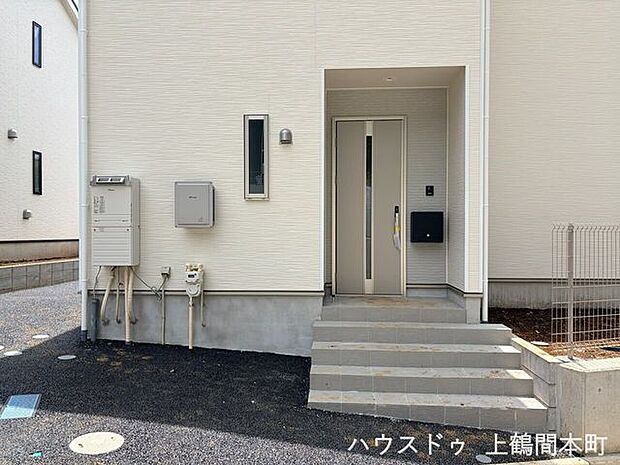 スタイリッシュな玄関が住まいの印象を演出