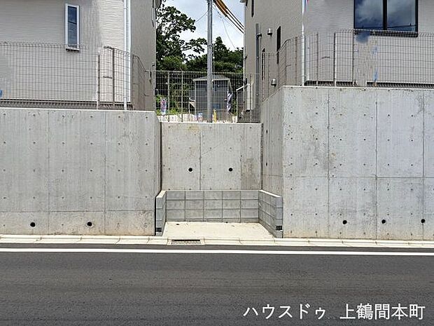 敷地内ゴミ置場で毎日のゴミ出しも便利。