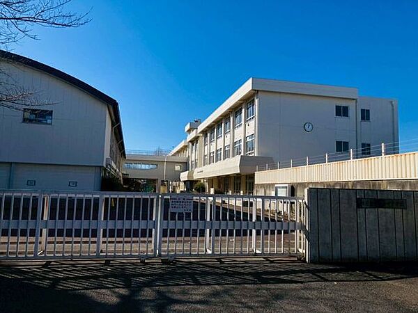 新町中学校 690m