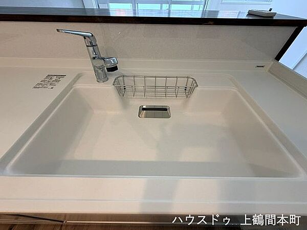 洗剤やスポンジも置きやすい便利な設計