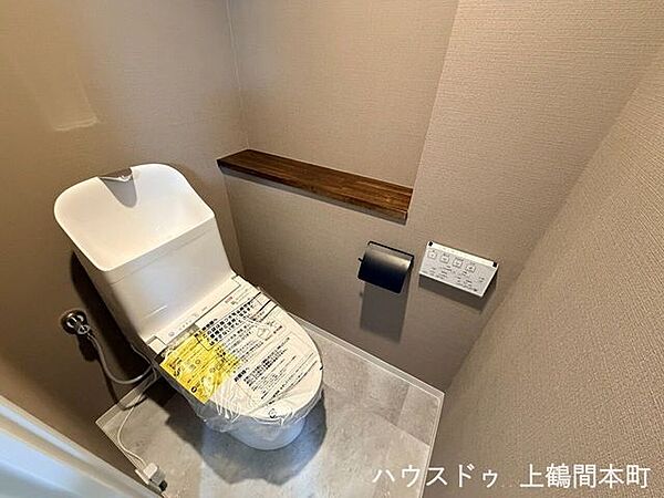 トイレには快適な温水洗浄便座付き