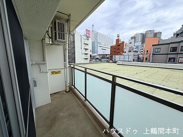 洗濯物がたっぷり干せる、ゆとりある広さのバルコニー