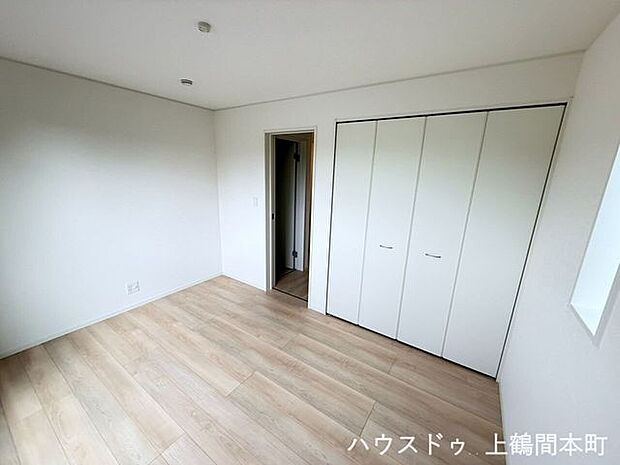 勉強机やベッドも配置しやすい、使い勝手の良い広さです