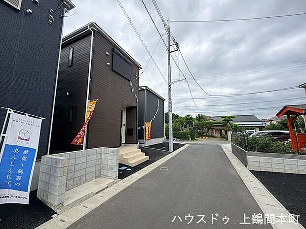 車のすれ違いも比較的スムーズな前面道路で、お車利用の多いご家庭にもおすすめ。