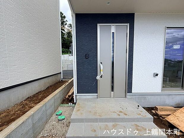 ゆとりある玄関スペースで毎日の出入りも快適です。