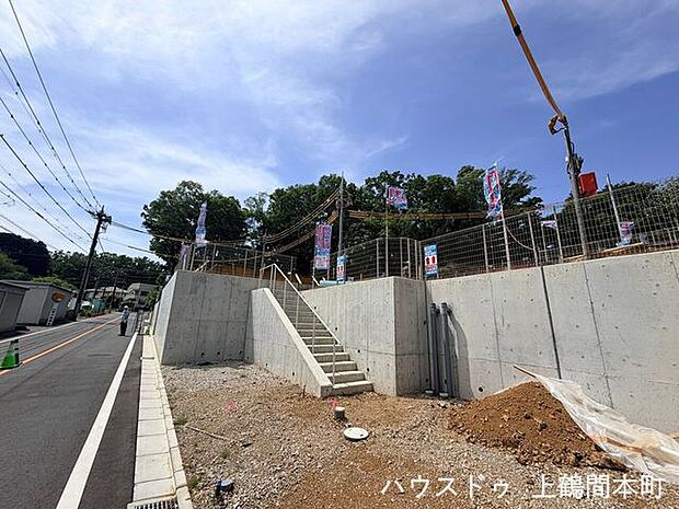 自然のやすらぎと都市の利便性を兼ね備えた町田市薬師台。家族が安心して暮らせる住環境での住まい探しは、ハウスドゥ上鶴間本町へお気軽にご相談ください。