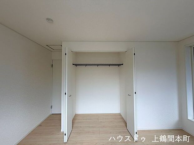 たっぷり収納できるクローゼット付きで、お部屋をすっきり広く使えます