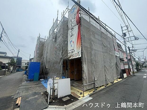 閑静な住宅街に位置し、落ち着いた環境でのびのびとした暮らしを実現できる、子育て世帯に嬉しい住まいです。
