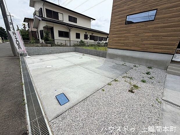 3台分の駐車スペースを確保。家族の車はもちろん、来客時にも余裕をもって対応できる、うれしい駐車環境が整っています。