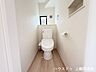 トイレ：トイレには快適な温水洗浄便座付き