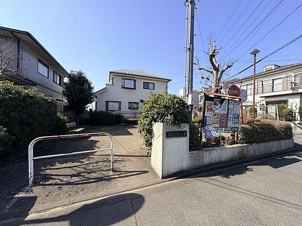 磯部なかよし公園初めて引っ越してきた土地でも、磯部なかよし公園があれば子ども同士のつながりはすぐにできるもの。地域に馴染む最初の一歩を、この公園が後押ししてくれそうです。 600m