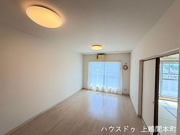 ソファを置いてもゆとりを感じられる広さです
