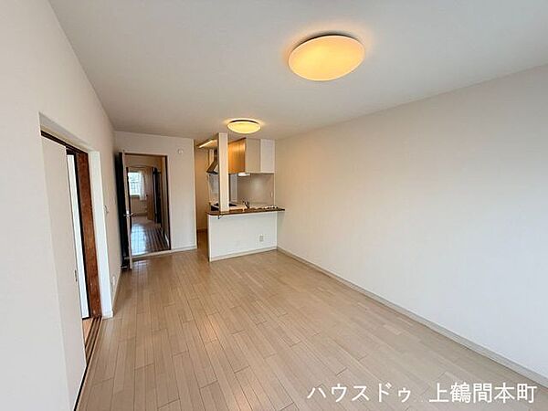 ゆったりくつろげる開放感のあるリビングです
